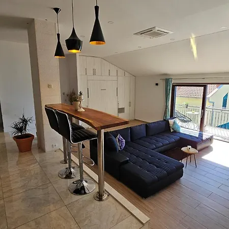 Σπίτι διακοπών 3-bedroom Sunset House With Jacuzzi & Spectacular Sea View Omiš